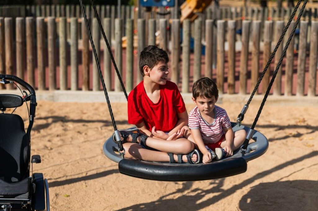 インクルーシブ遊具のブランコの特徴と種類