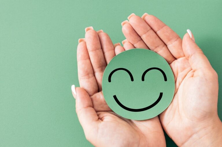 主観的ウェルビーイングとは？幸福度を測る3つの要素と測定方法を解説