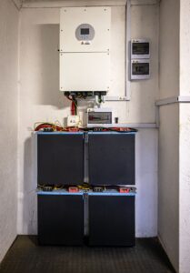 家庭用蓄電池と太陽光パワーコンディショナの設置例