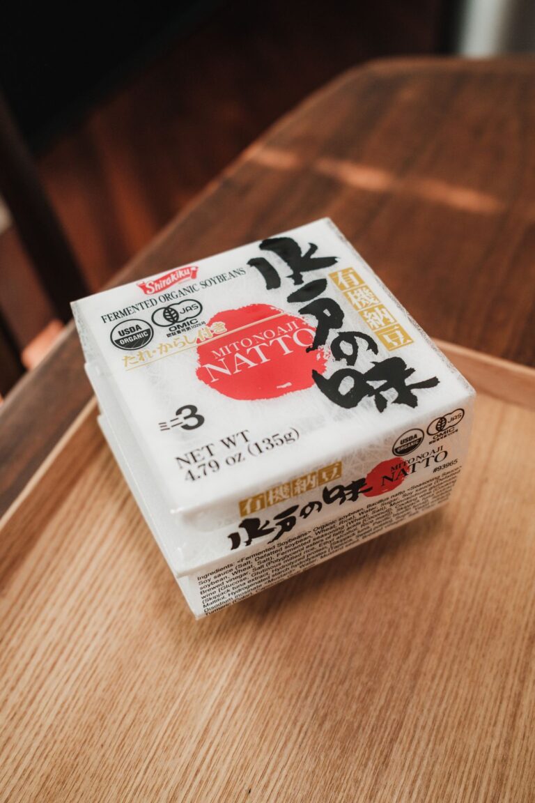 納豆のパッケージ。日本の食品パッケージのイメージ