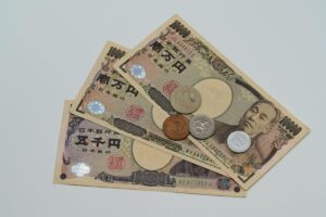 日本円の紙幣と硬貨