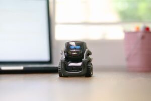BOCCO emoのような家庭用の小型コミュニケーションロボット
