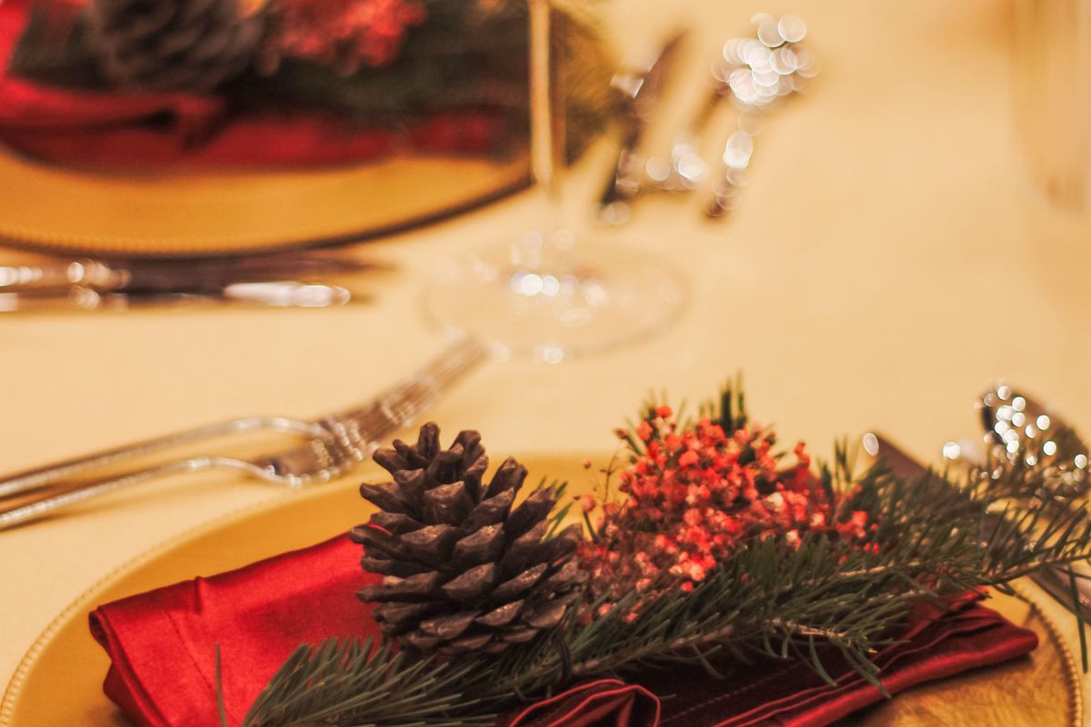 クリスマスの食卓の飾り付け