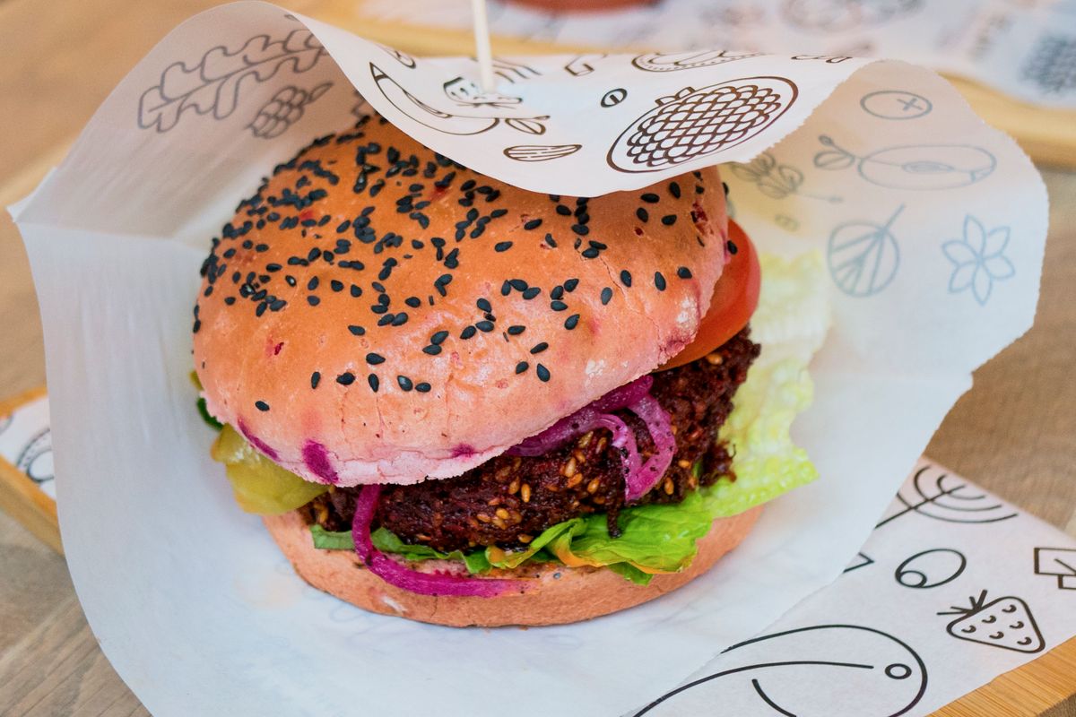 プラントベースのバーガーのイメージ写真