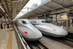 新幹線の値上げはいつから？東京駅に並ぶ東海道新幹線